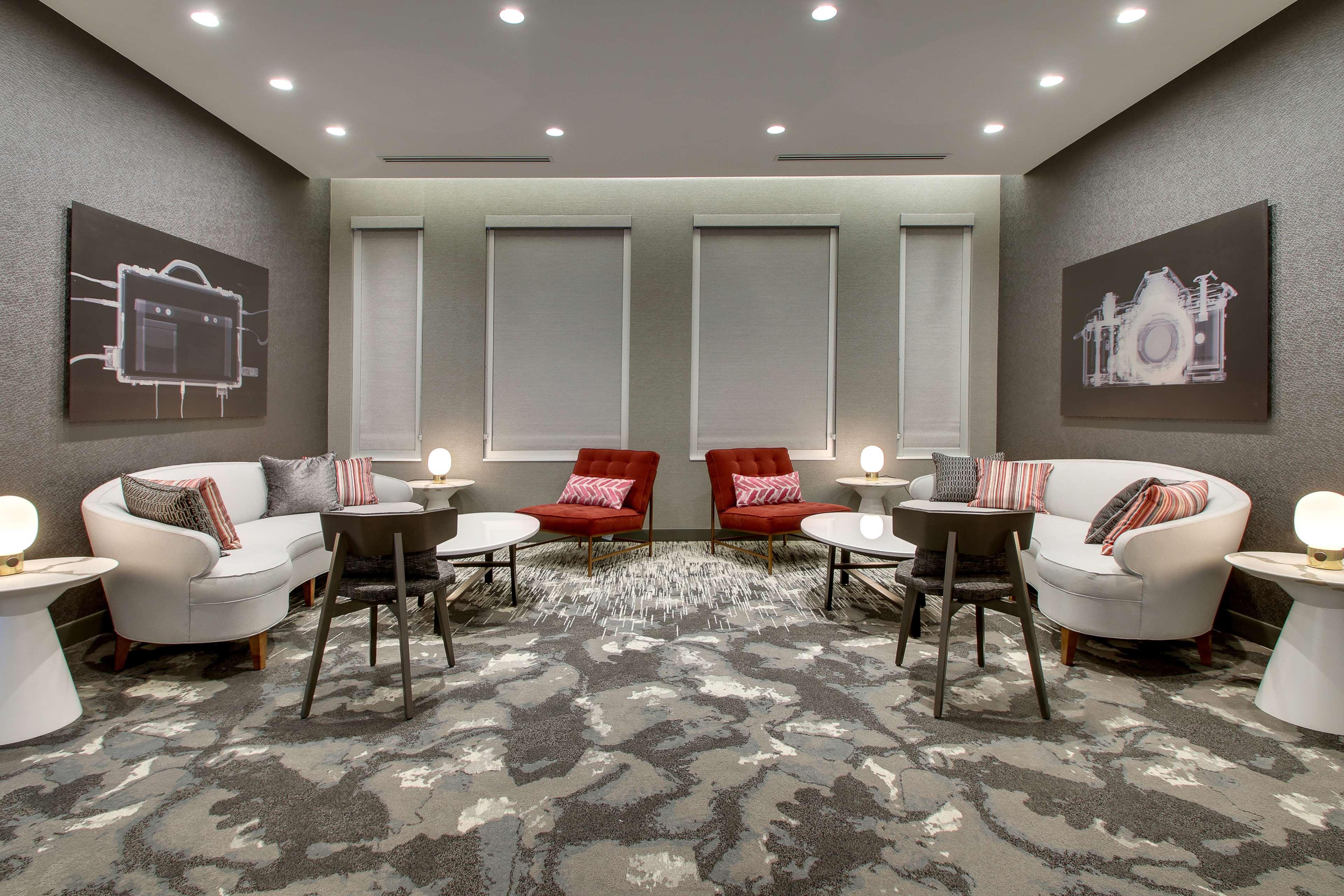 Hilton Rosemont的玫瑰芝加哥挂毯系列