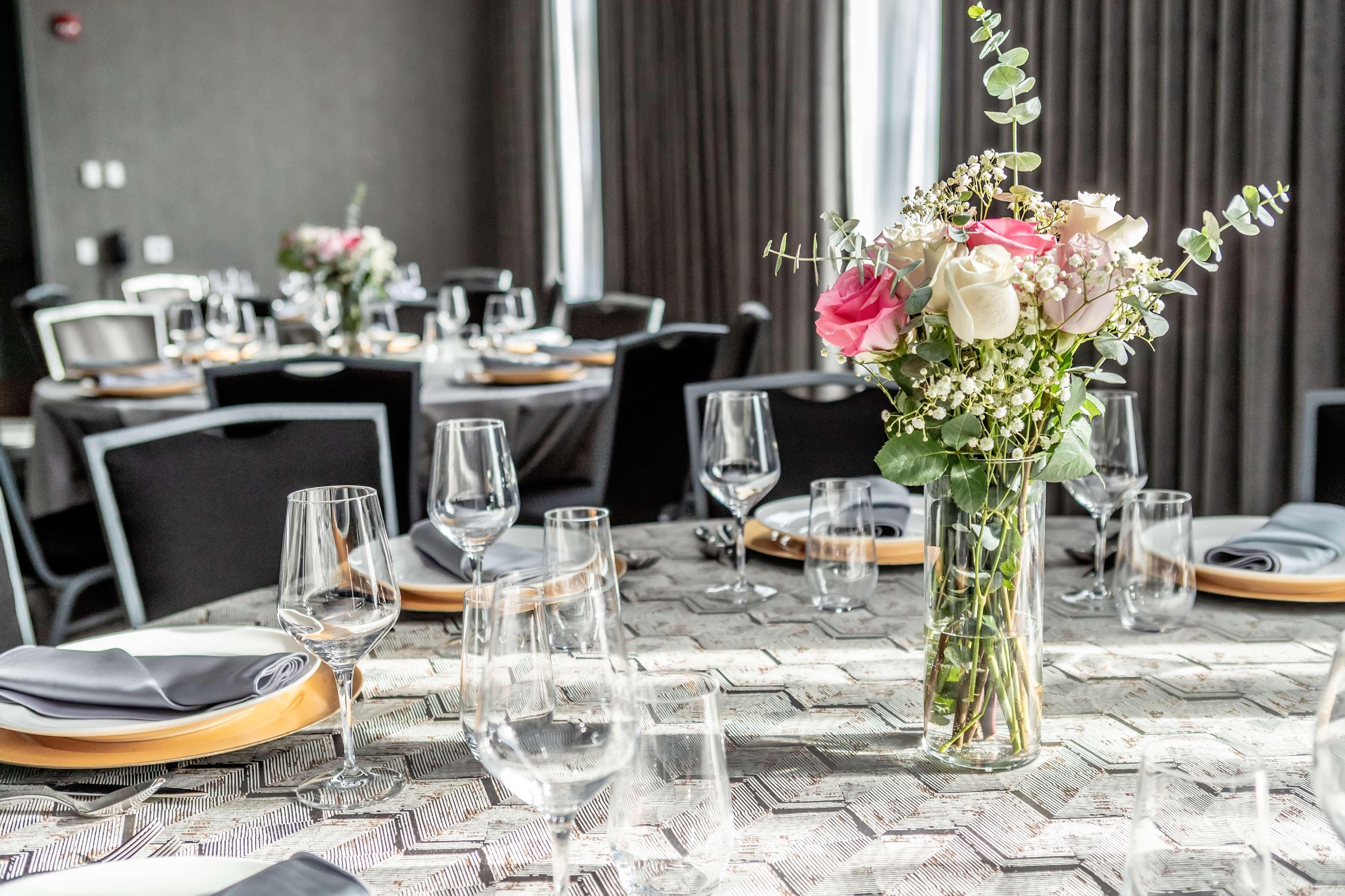 芝加哥玫瑰酒店（Hotel The Rose Chicago），Hilton Rosemont挂毯系列
