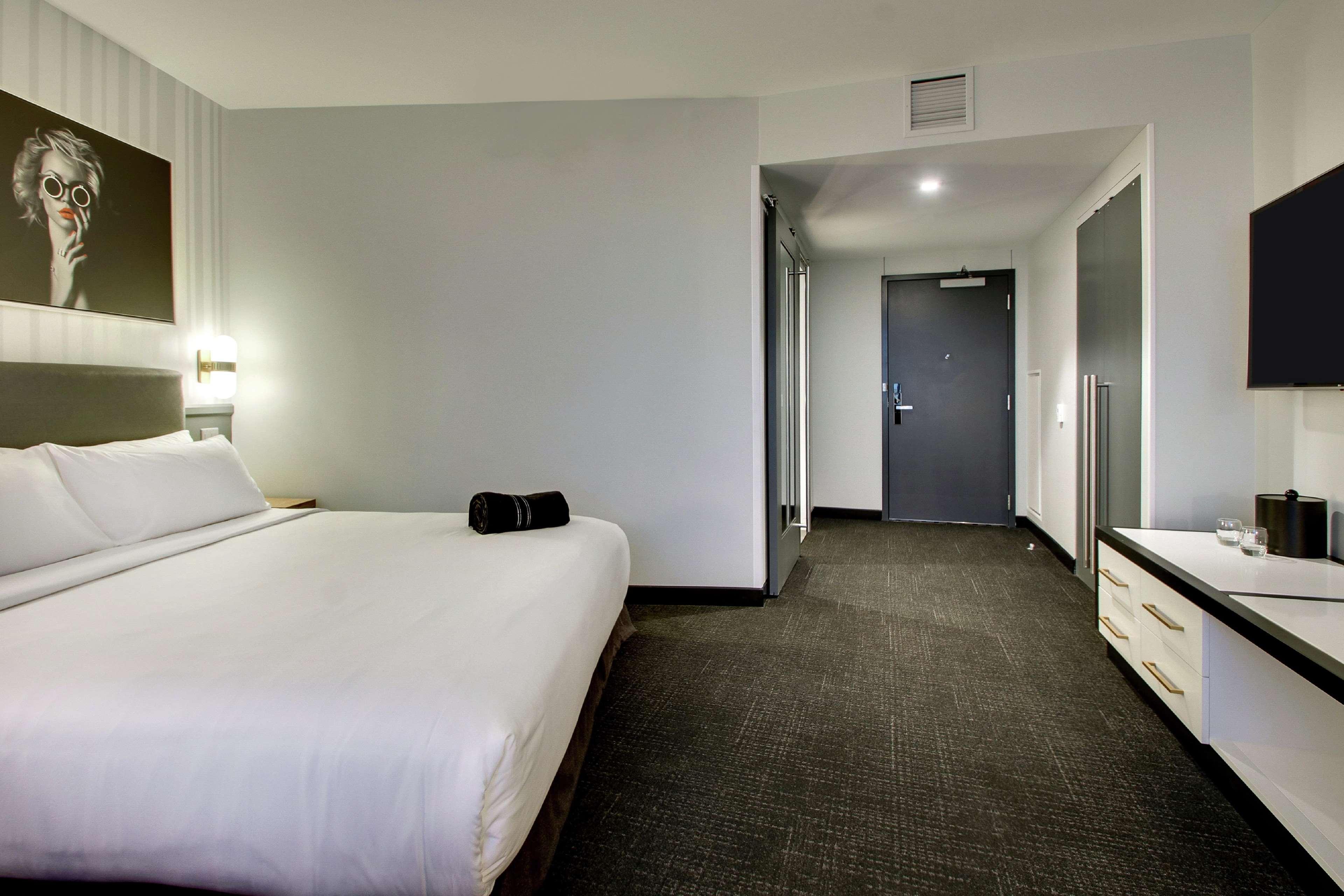 The Rose Chicago, Tapestry Collection By Hilton Hotel