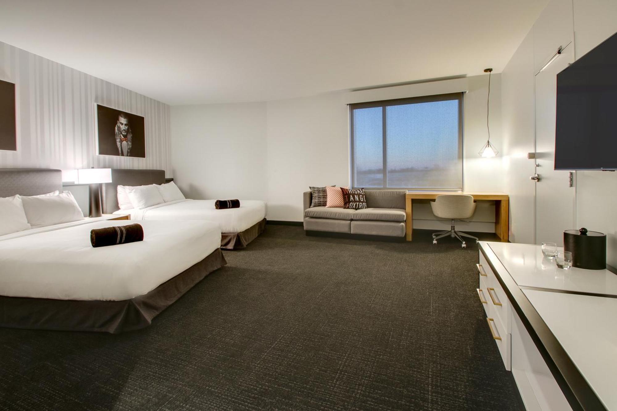 芝加哥玫瑰酒店（Hotel The Rose Chicago），Hilton Rosemont挂毯系列