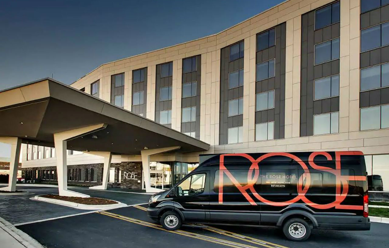 芝加哥玫瑰，挂毯收藏，Hilton Rosemont
