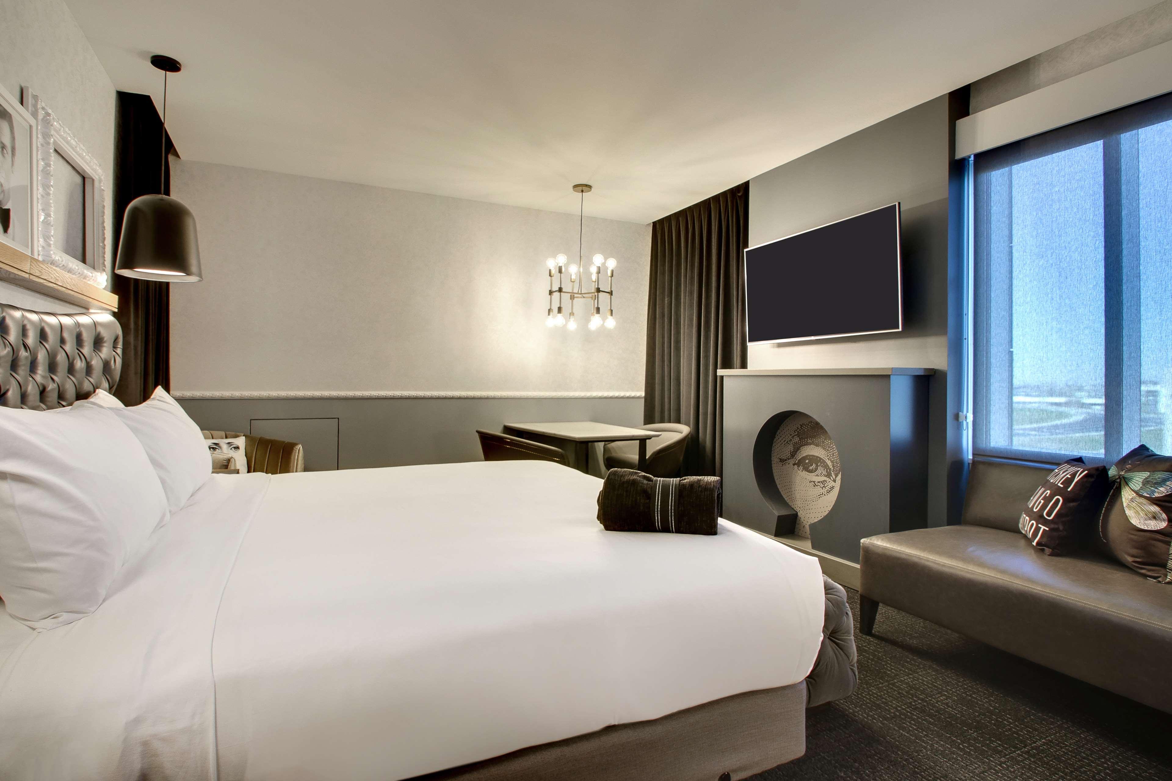 The Rose Chicago, Tapestry Collection By Hilton Hotel