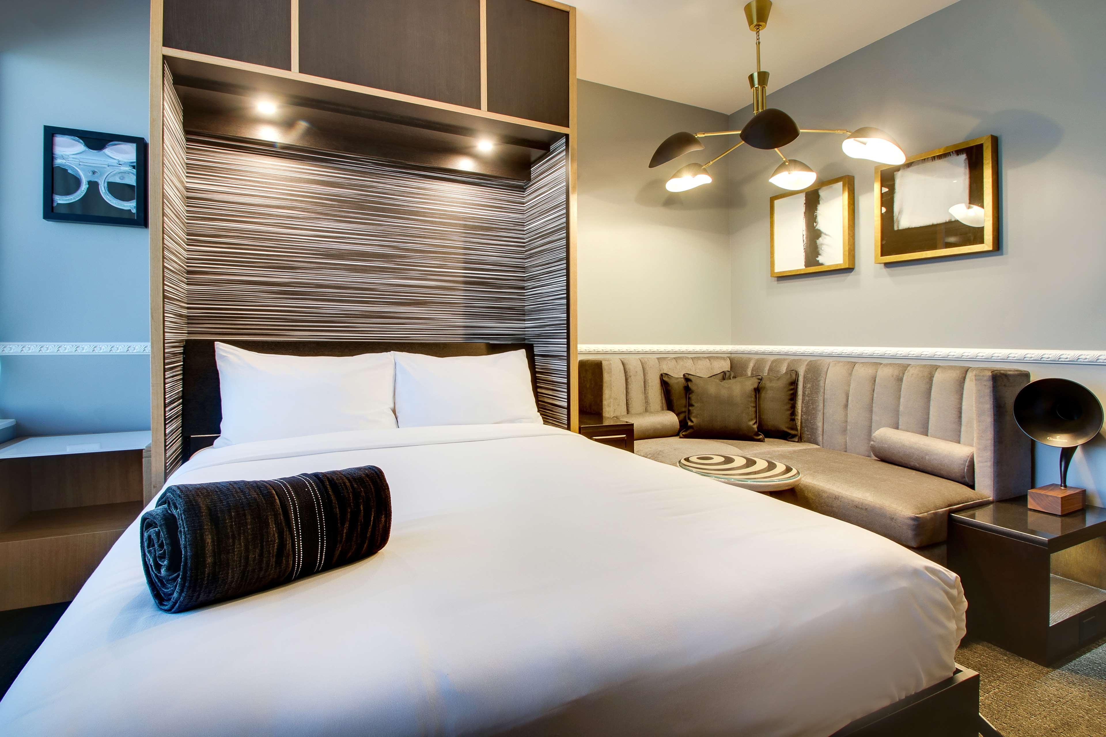 The Rose Chicago, Tapestry Collection By Hilton Hotel Rosemont