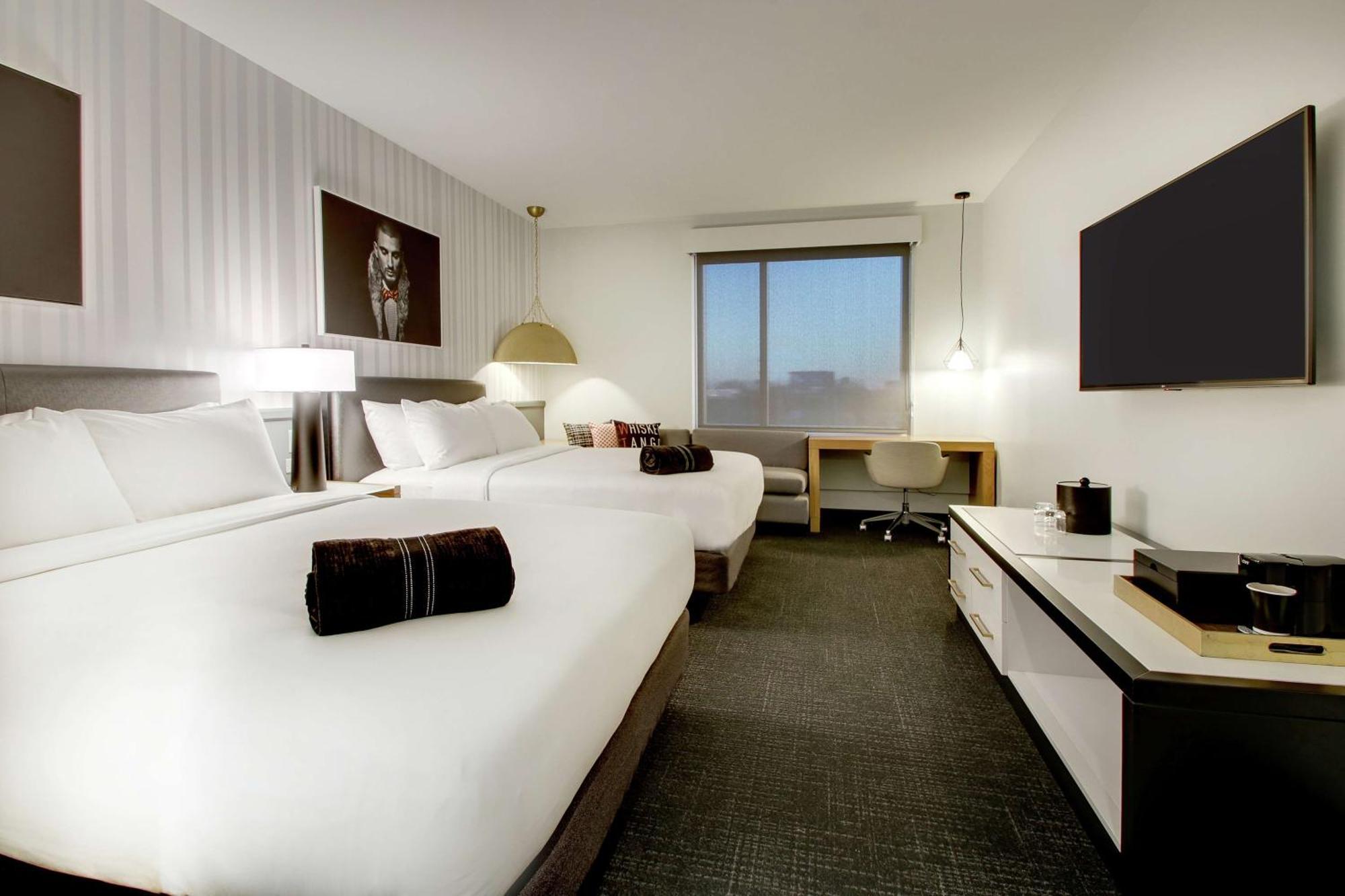 The Rose Chicago, Tapestry Collection By Hilton Rosemont