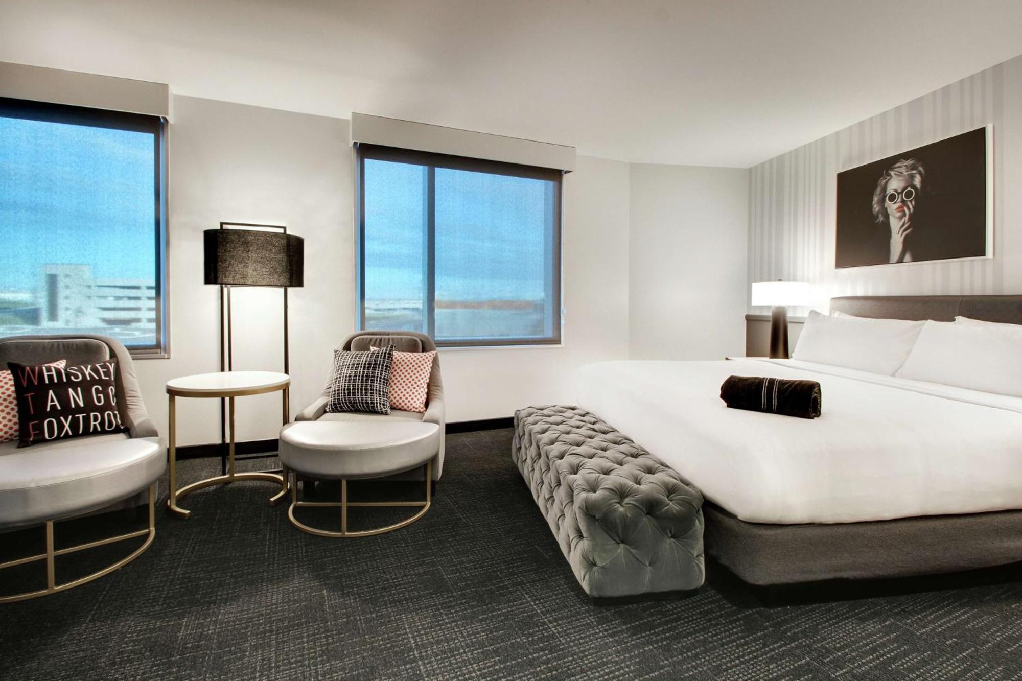 The Rose Chicago, Tapestry Collection By Hilton Rosemont