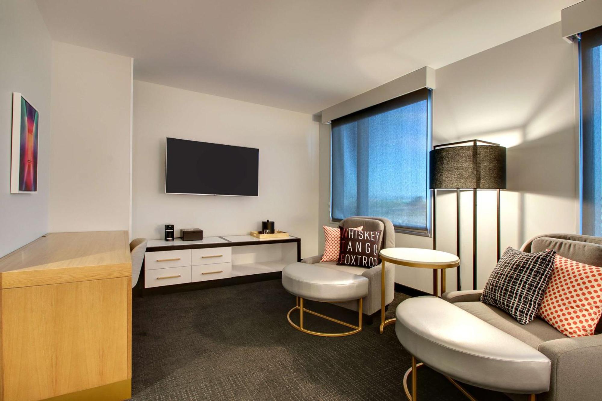 The Rose Chicago, Tapestry Collection By Hilton Hotel